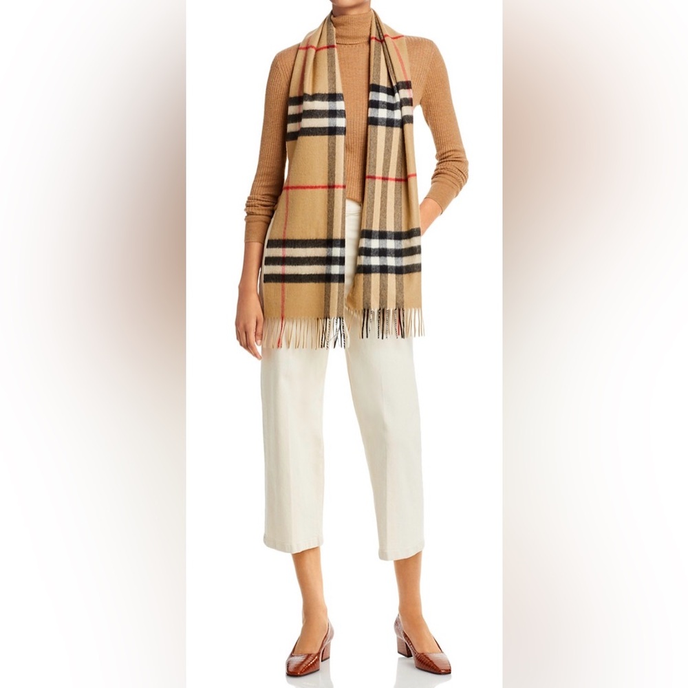 Burberry AUTHENTIC Beige and Black Checkered cashmere Scarf⭐️ - Picture 3 of 16
